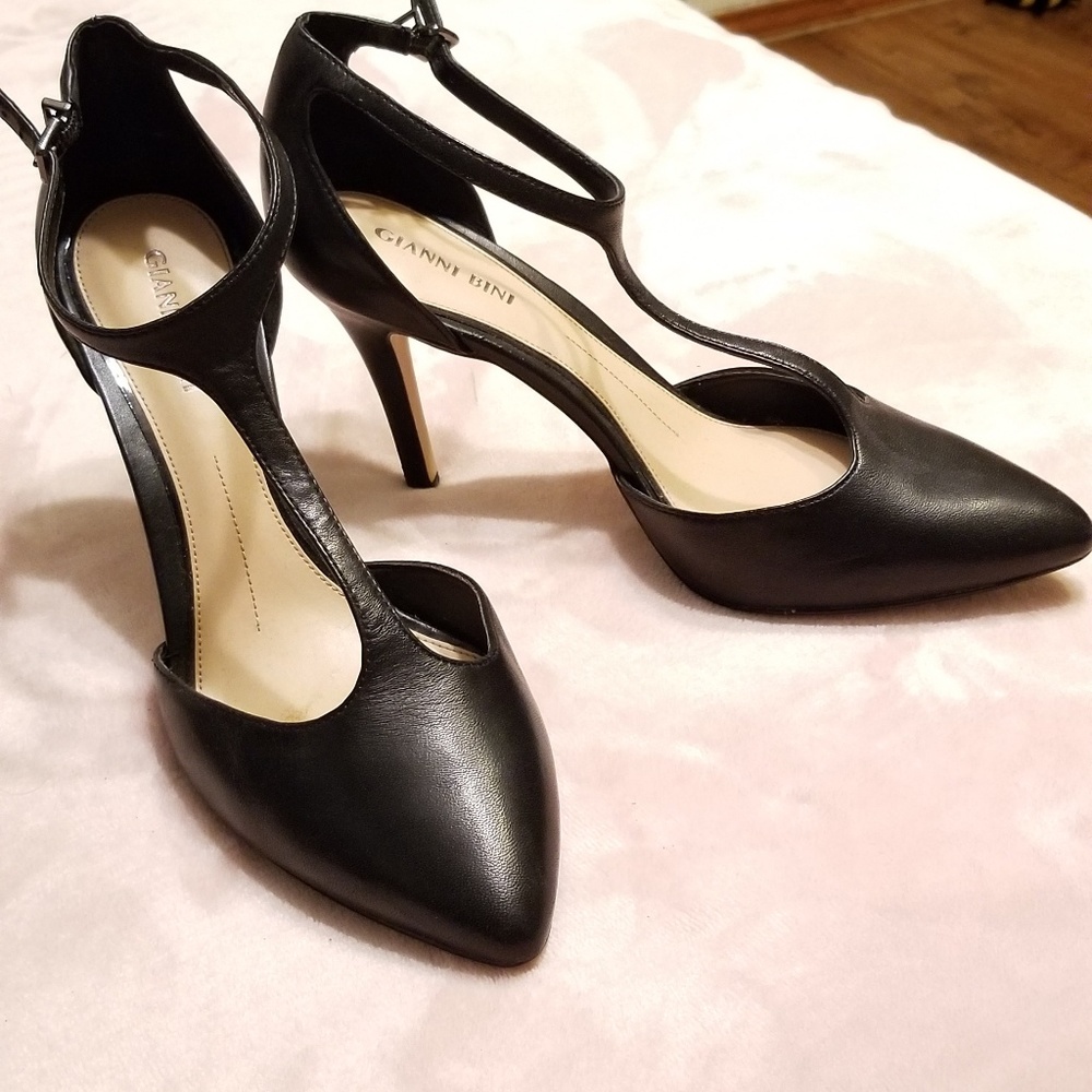 Heels - Picture 2 of 3